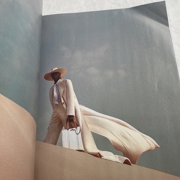 Louis Vuitton The Book #12 - Picture 3 of 13